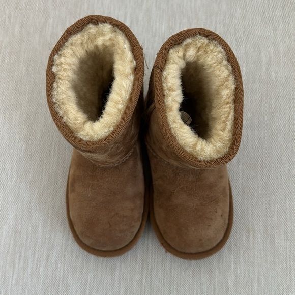 Girls UGG boots Size 10 - Picture 3 of 3